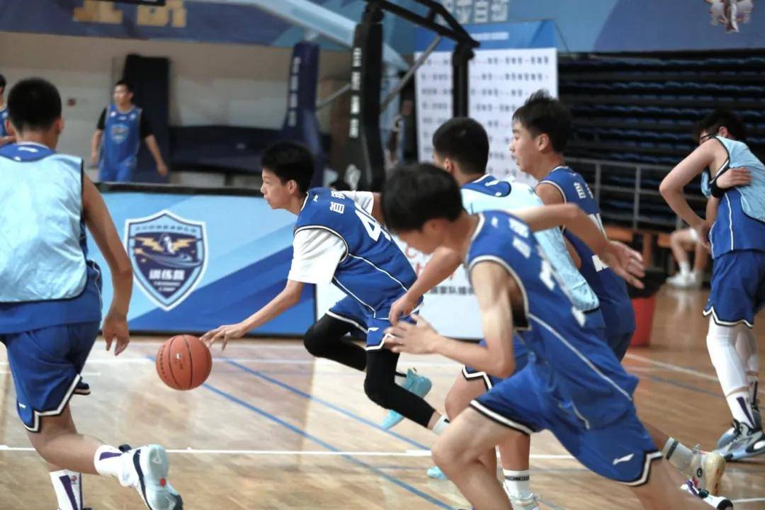 中国篮球训练营吸引大量青少年参与 中国篮球训练营吸引大量青少年参与