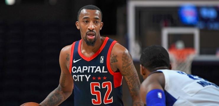 江苏队新援加盟，为季后赛添动力