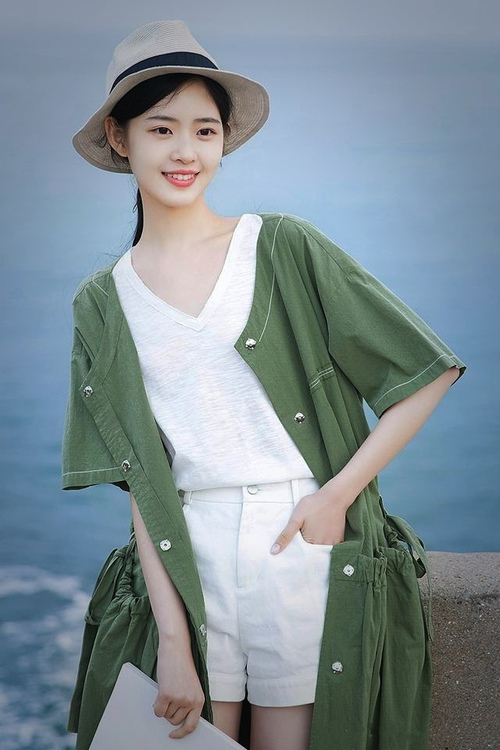 社区瑜伽活动受欢迎，居民积极参与，社区瑜伽活动主题