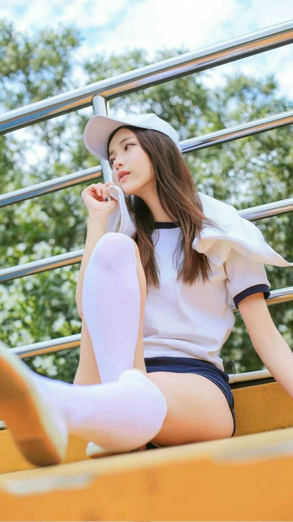 基层足球俱乐部融资渠道有限，足球俱乐部经营